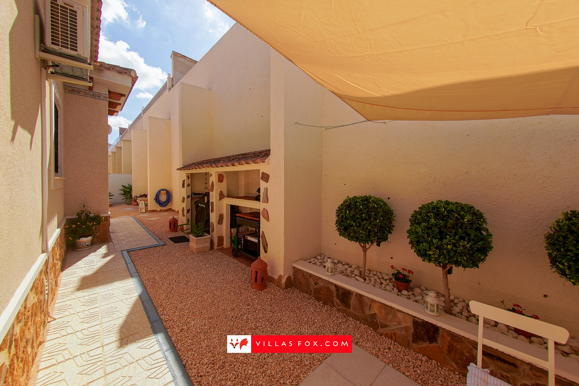 Bigastro detached villa with pool for sale-30