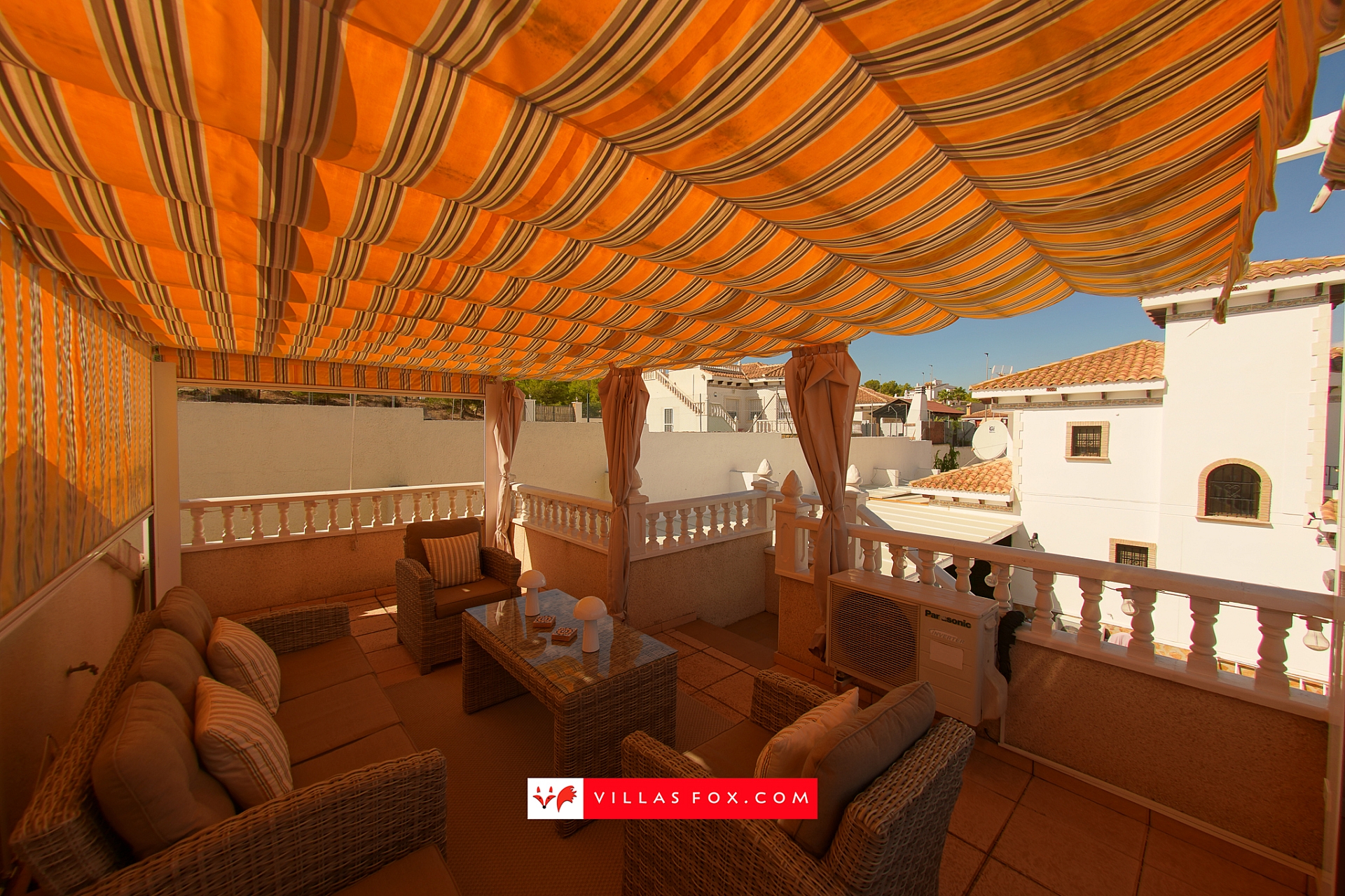 Bigastro detached villa with pool for sale-38