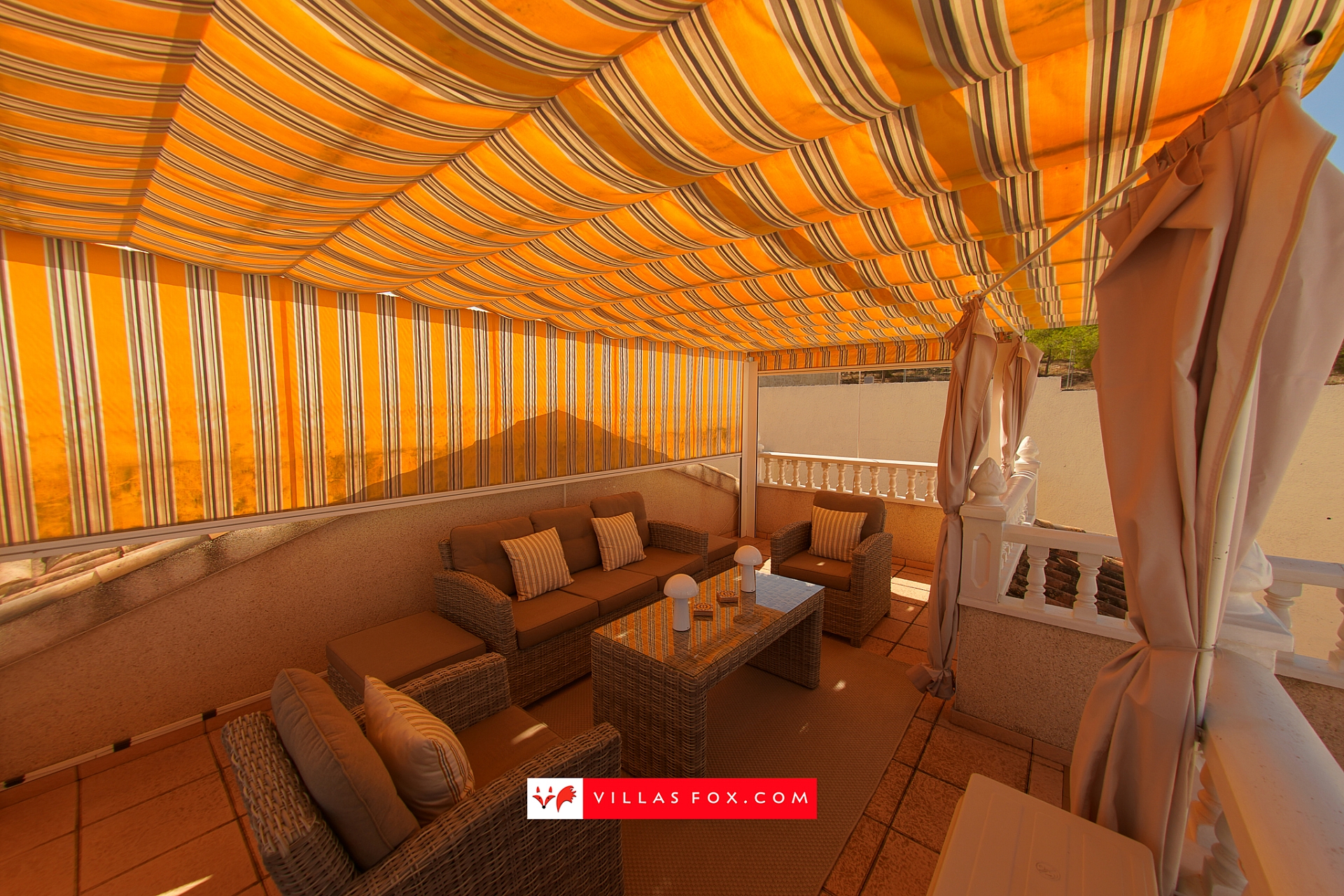 Bigastro detached villa with pool for sale-40
