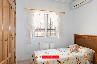 Bigastro detached villa with pool for sale-10