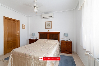Bigastro detached villa with pool for sale-12