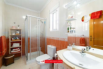 Bigastro detached villa with pool for sale-14