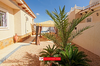 Bigastro detached villa with pool for sale-25