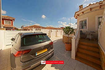 Bigastro detached villa with pool for sale-33