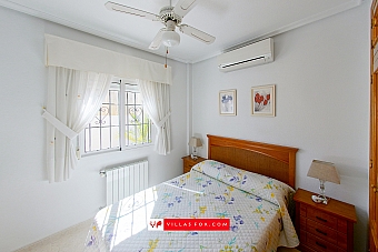Bigastro detached villa with pool for sale-42