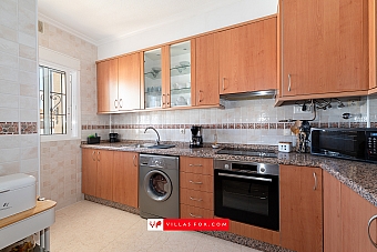 Bigastro detached villa with pool for sale-43