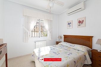 Bigastro detached villa with pool for sale-7