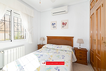 Bigastro detached villa with pool for sale-8