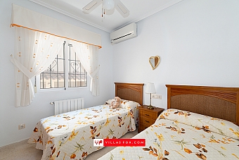 Bigastro detached villa with pool for sale-9
