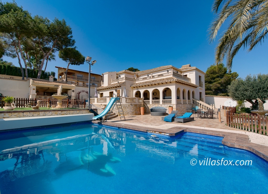 Orihuela Costa 6-bedroom luxury villa with sauna, lift, pool on