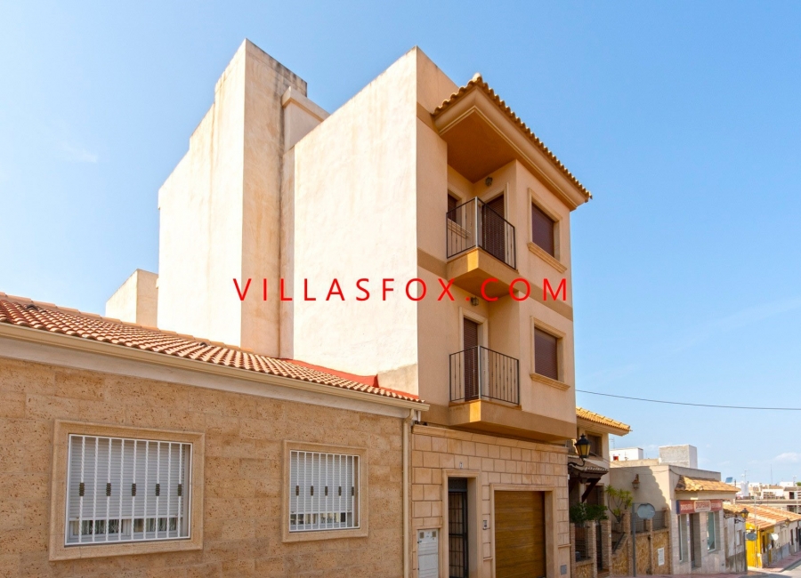 Casa a schiera San Miguel de Salinas con ampio garage e solarium su 5 livelli con ascensore