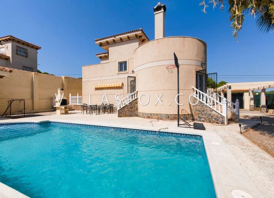 Villasmaría Villa indipendente con 4 camere da letto con piscina privata e vista fantastica!