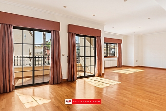 Luxury 3-bedroom apartment occupying the top floor of a modern building in San Miguel de Salinas with solarium, elevator and garage